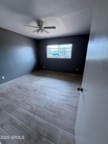 6719 W DENTON Lane W, Glendale, AZ 85303