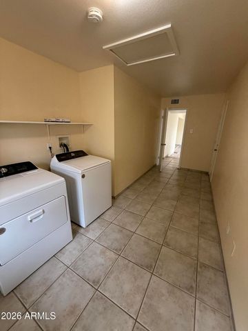 6719 W DENTON Lane W, Glendale, AZ 85303