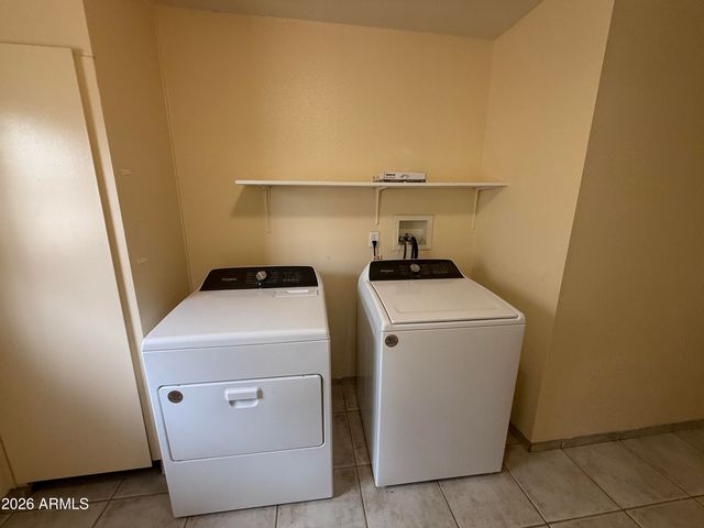 6719 W DENTON Lane W, Glendale, AZ 85303