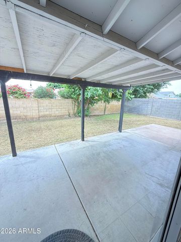 6719 W DENTON Lane W, Glendale, AZ 85303