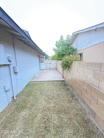 6719 W DENTON Lane W, Glendale, AZ 85303