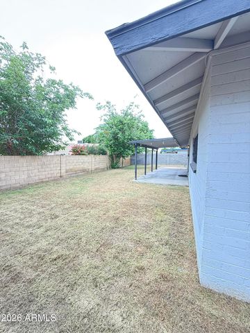 6719 W DENTON Lane W, Glendale, AZ 85303