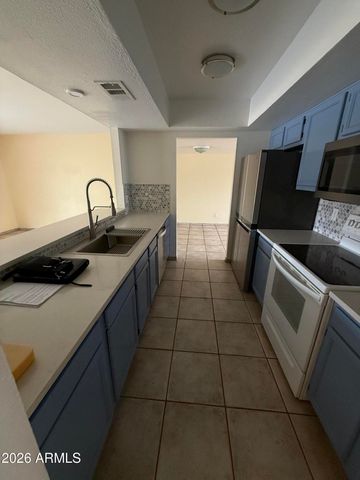 6719 W DENTON Lane W, Glendale, AZ 85303