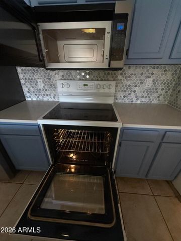6719 W DENTON Lane W, Glendale, AZ 85303
