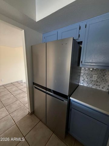 6719 W DENTON Lane W, Glendale, AZ 85303