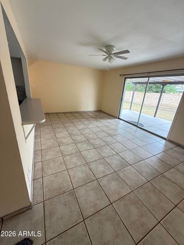 6719 W DENTON Lane W, Glendale, AZ 85303