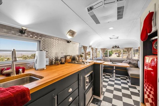 7880 Wesley Road, Joshua Tree, CA 92252