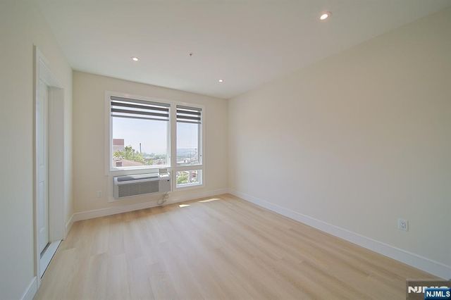 401 Central Boulevard 4C, Palisades Park, NJ 07650