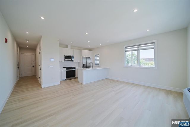 401 Central Boulevard 4C, Palisades Park, NJ 07650