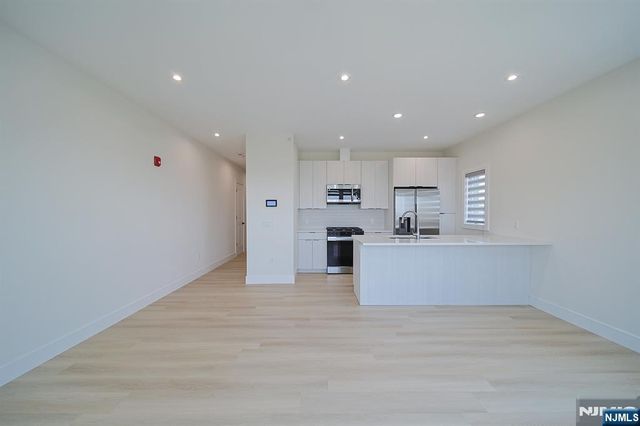 401 Central Boulevard 4C, Palisades Park, NJ 07650