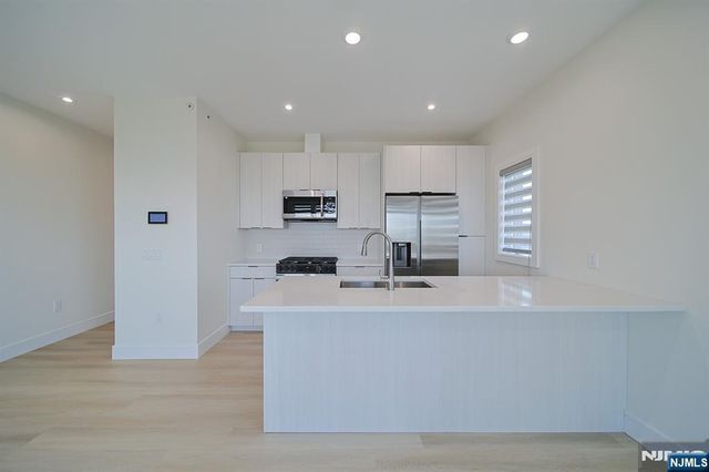 401 Central Boulevard 4C, Palisades Park, NJ 07650