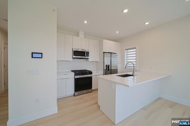 401 Central Boulevard 4C, Palisades Park, NJ 07650