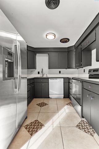 806 S Garfield Street, Kennewick, WA 99336