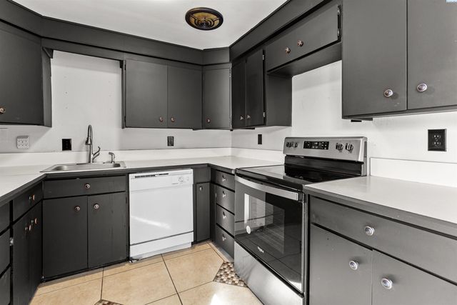 806 S Garfield Street, Kennewick, WA 99336