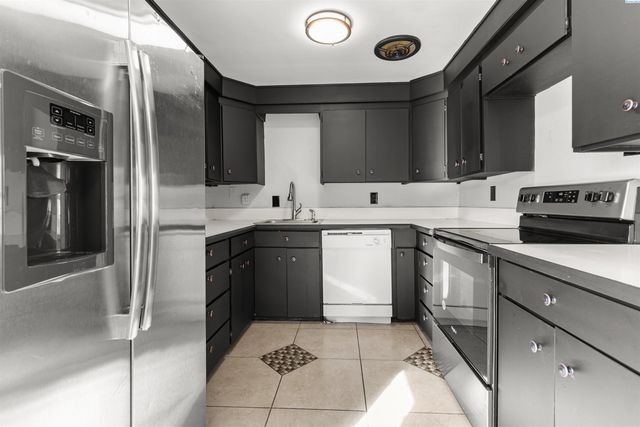 806 S Garfield Street, Kennewick, WA 99336