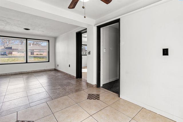 806 S Garfield Street, Kennewick, WA 99336