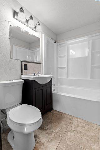 806 S Garfield Street, Kennewick, WA 99336