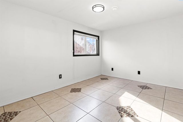 806 S Garfield Street, Kennewick, WA 99336