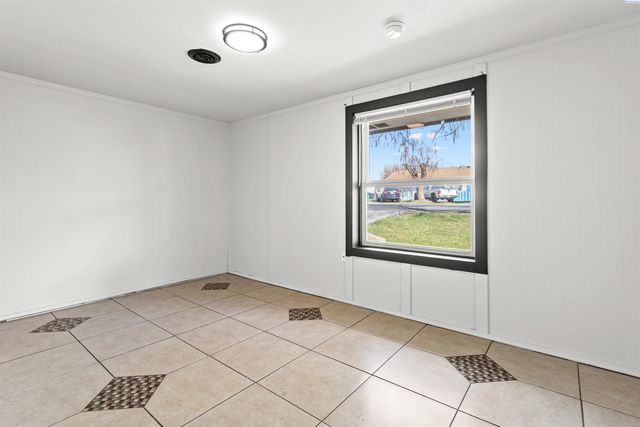 806 S Garfield Street, Kennewick, WA 99336