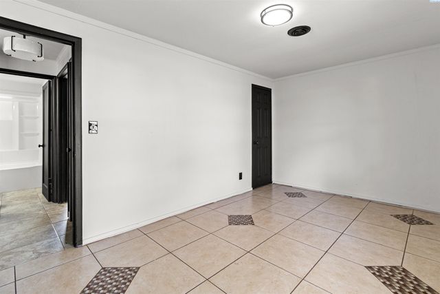 806 S Garfield Street, Kennewick, WA 99336