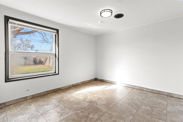 806 S Garfield Street, Kennewick, WA 99336