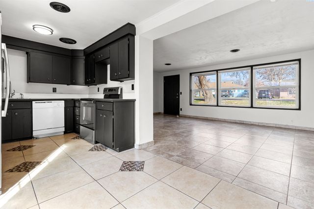 806 S Garfield Street, Kennewick, WA 99336