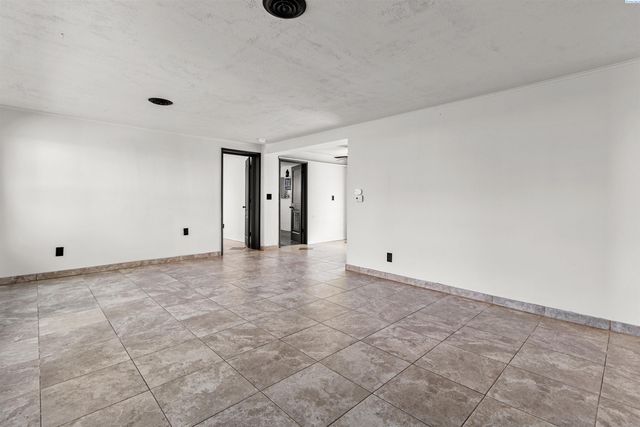 806 S Garfield Street, Kennewick, WA 99336