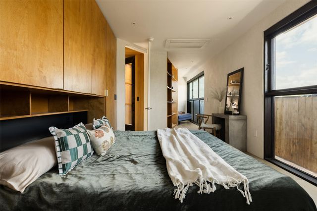 2302 E 11th ST, Austin, TX 78702