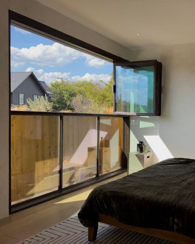 2302 E 11th ST, Austin, TX 78702
