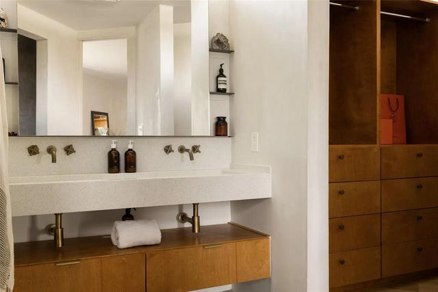 2302 E 11th ST, Austin, TX 78702