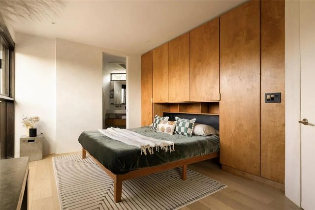 2302 E 11th ST, Austin, TX 78702