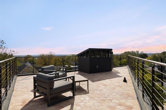 2302 E 11th ST, Austin, TX 78702