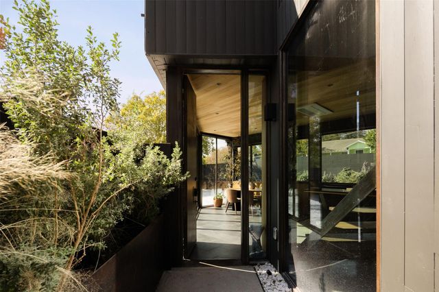 2302 E 11th ST, Austin, TX 78702