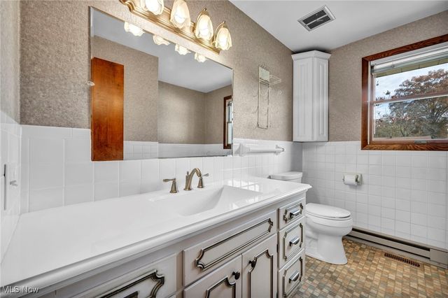 557 Ladyne Avenue NW, Bolivar, OH 44612