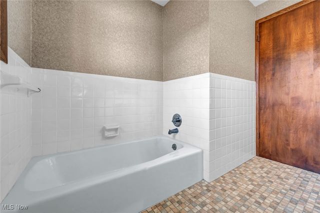 557 Ladyne Avenue NW, Bolivar, OH 44612