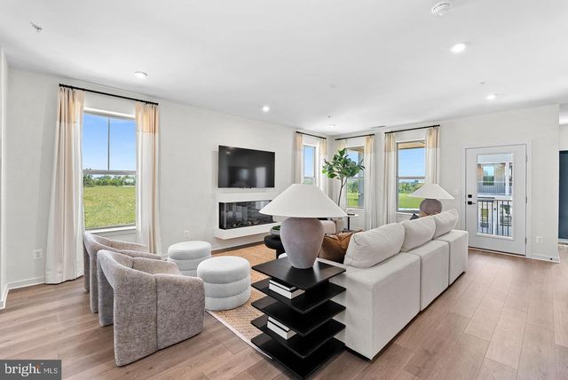 19712 MISTY MOSS SQ, Ashburn, VA 20147