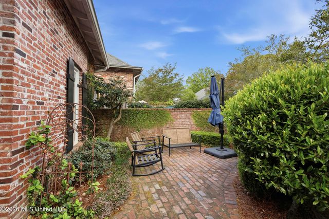 1641 Acadia Court, Jackson, MS 39211