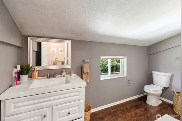 1785 Centralia Alpha Road, Chehalis, WA 98532