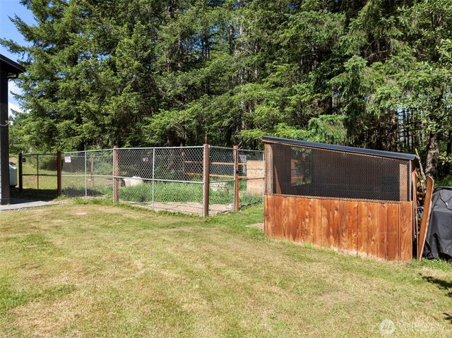 1785 Centralia Alpha Road, Chehalis, WA 98532