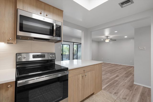 937 Country Club Drive SE Unit F, Rio Rancho, NM 87124