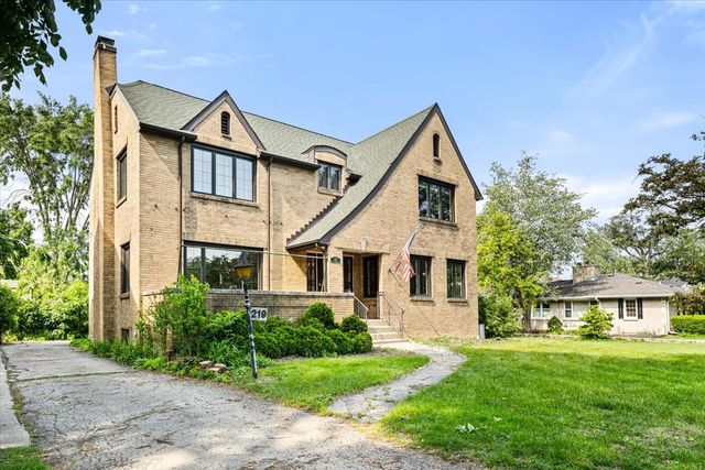 219 E Saint Charles Road, Elmhurst, IL 60126