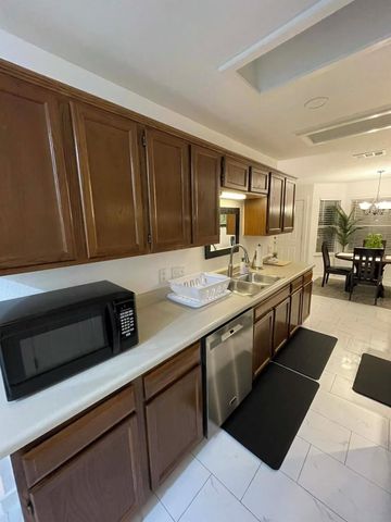 1401 Tetbury LN, Austin, TX 78748