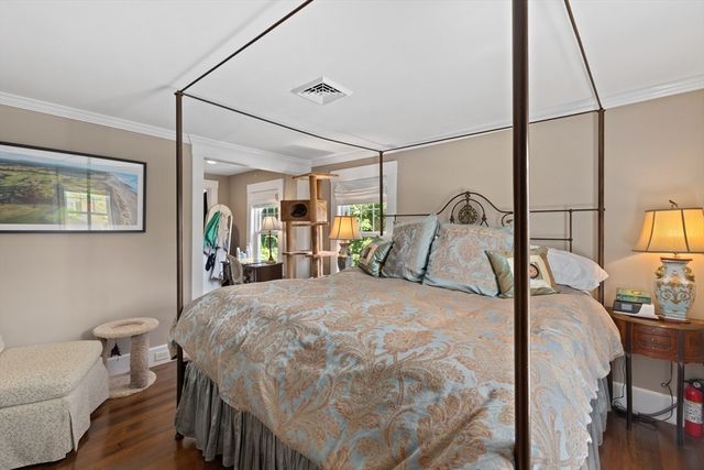 25 Bay View Ave, Plymouth, MA 02360