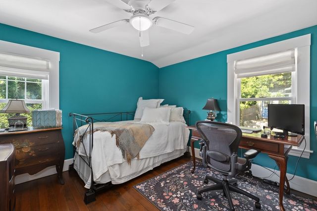 25 Bay View Ave, Plymouth, MA 02360
