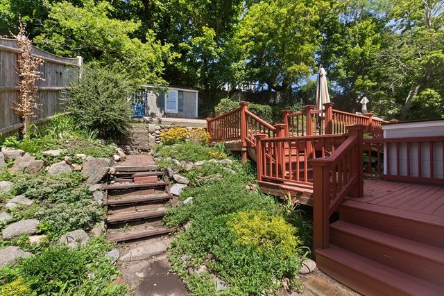25 Bay View Ave, Plymouth, MA 02360