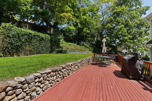 25 Bay View Ave, Plymouth, MA 02360