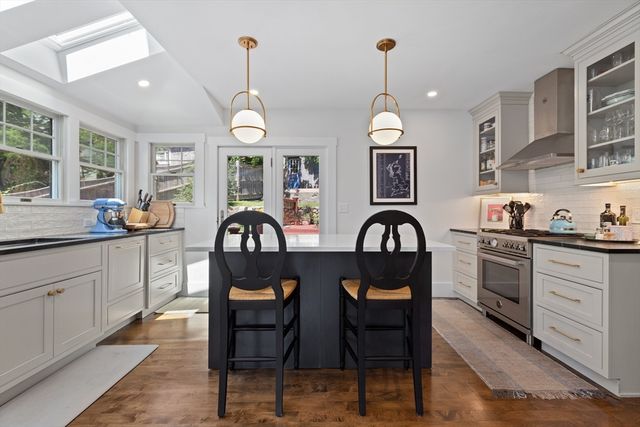 25 Bay View Ave, Plymouth, MA 02360