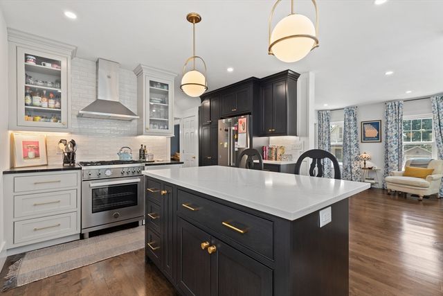 25 Bay View Ave, Plymouth, MA 02360