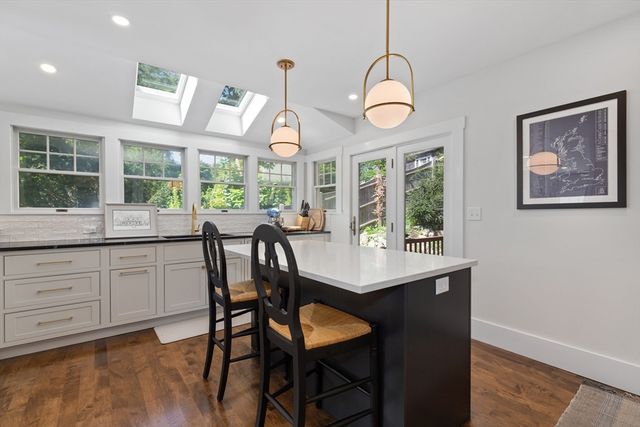25 Bay View Ave, Plymouth, MA 02360