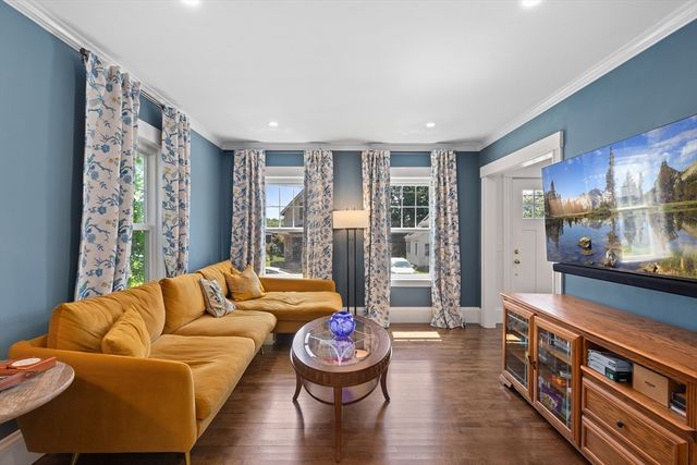 25 Bay View Ave, Plymouth, MA 02360